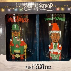 Snoop on the Stoop Pint Glass Set - Festive Design brand new NIB NWT